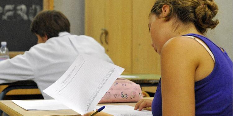 Caldo in classe, la Flc Cgil chiede di rinviare l'inizio della scuola: in Sicilia e Calabria si torna in classe il 15 settembre