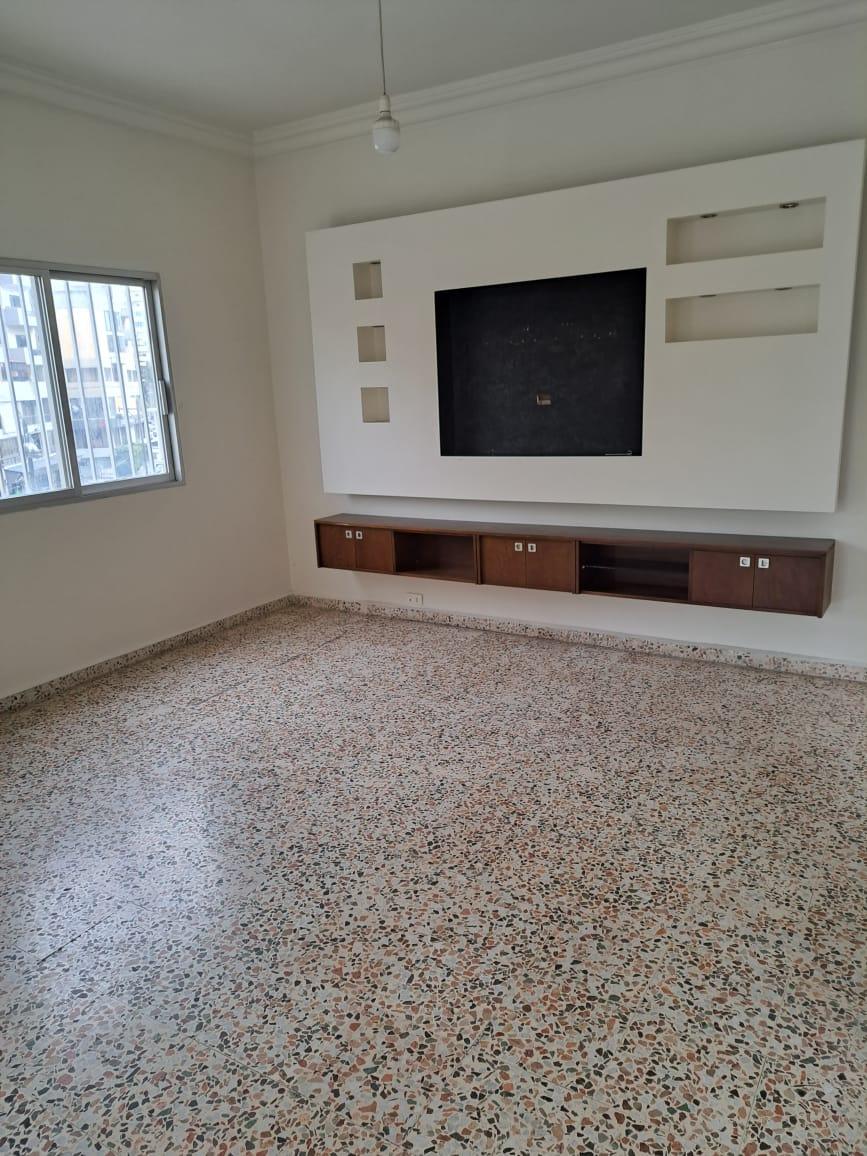 For Sale: Apartment in Dekweneh