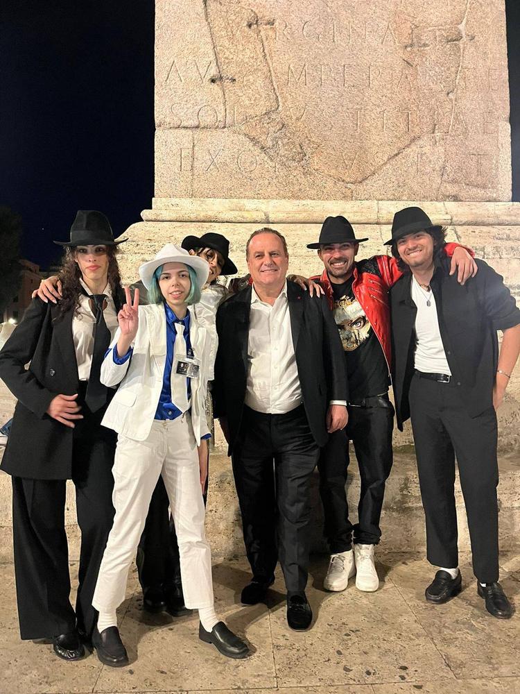 Rai2, a Paradise tra Ghini e Papaleo è Michael Jackson mania