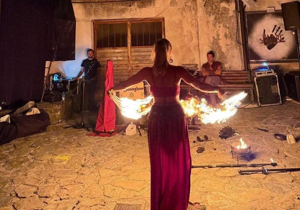 Janare di Amalafede: il borgo da dodici abitanti si trasforma in teatro magico