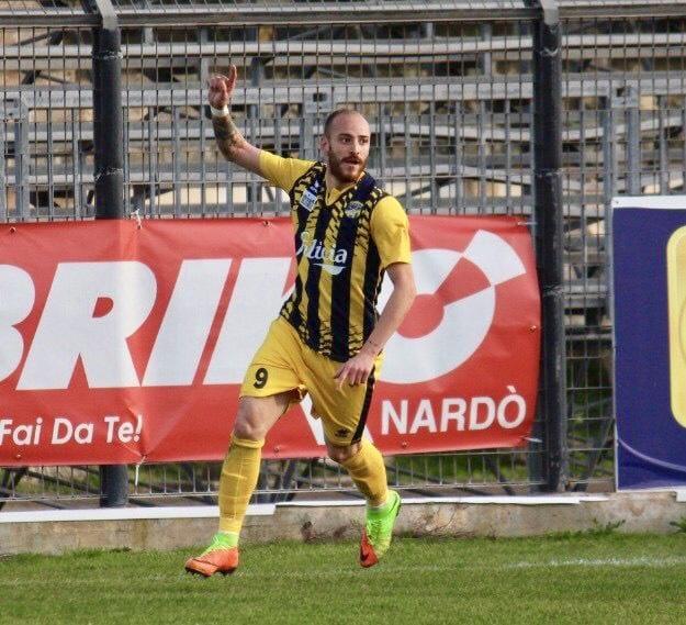 Gravina, ufficiale: confermato l’attaccante Domenico Santoro