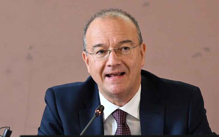 Valditara e il lapsus su Mattarella: “Ucciso dalle Br”. Lui si difende: “Sciacallaggio ignobile, era chiaro fosse vittima della mafia”