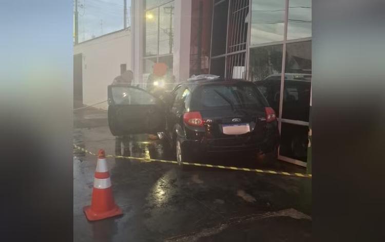 Mulher morre após sofrer parada cardíaca e bater carro contra parede de comércio em Piraju