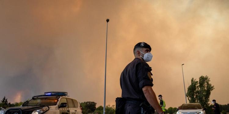 L'Europa brucia tra Francia e Spagna: decine di migliaia di evacuati, fiamme fuori controllo e soccorsi via mare