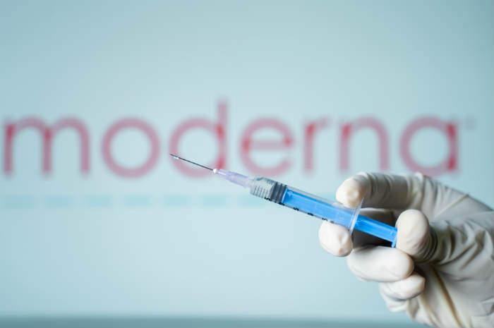 Il vaccino antitumorale di Moderna supera la Fase 3: come funziona contro il melanoma