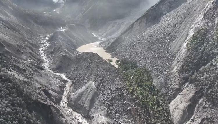 VÍDEO mostra lago que pode se romper e provocar novas avalanches na fronteira entre China e Nepal