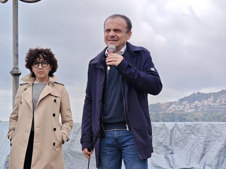 🌊 Il 1° maggio a Mazzeo si è aperto con un momento di forte significato per la comunità. “Ripartire dal mare” non è sta...