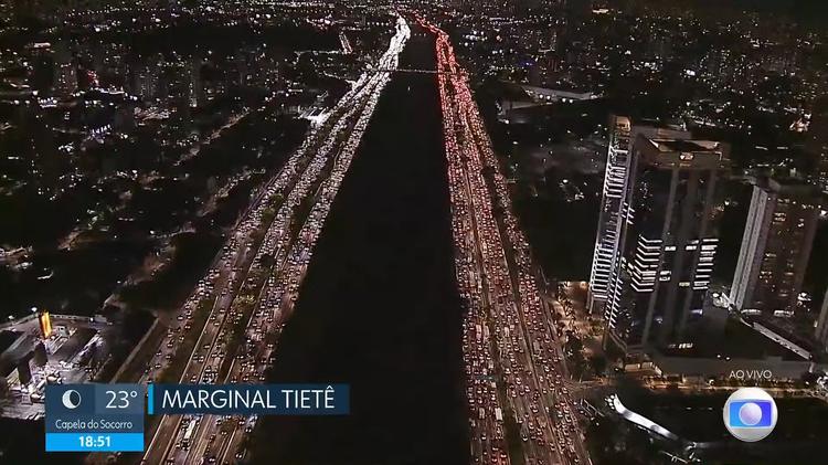 Feriado de 9 de Julho: saiba quais os melhores horários para pegar a estrada e como vai funcionar o transporte público em SP