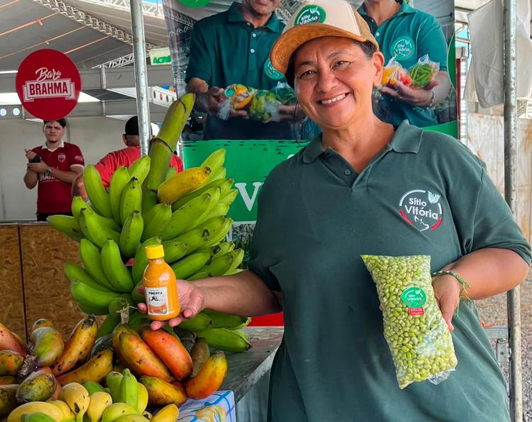 Agricultora vende ovos caipiras, milho e molhos de pimenta na AgroBV: 'naturais, direto da roça'
