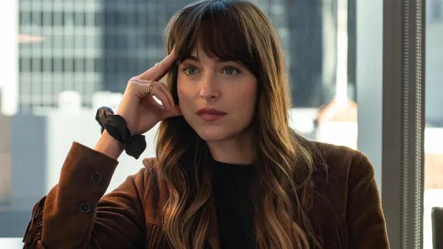Dakota Johnson fala de frustração por ainda não ter filhos