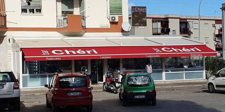 Palermo, bar Cherì ancora nel mirino: trenta colpi di kalashnikov contro la vetrata
