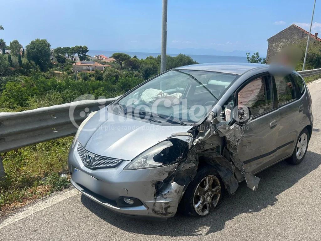 Incidente sulla via del mare a Castellabate: scontro tra auto e camion, un ferito lieve