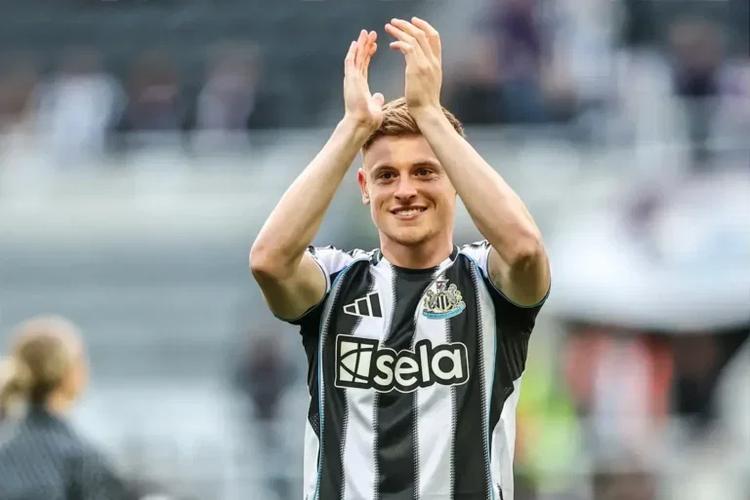 ‘I quickly learned what a special place it is…’ Harvey Barnes reacts after agreeing new deal