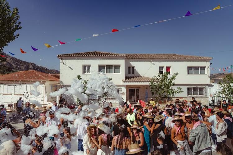 🎉 Domingo Feria del Emigrante 🎉 🫧 La mañana del domingo continuó con una refrescante y divertida fiesta de la espuma...