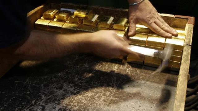 Ex-funcionário da CIA escondia 300 barras de ouro dentro de casa
