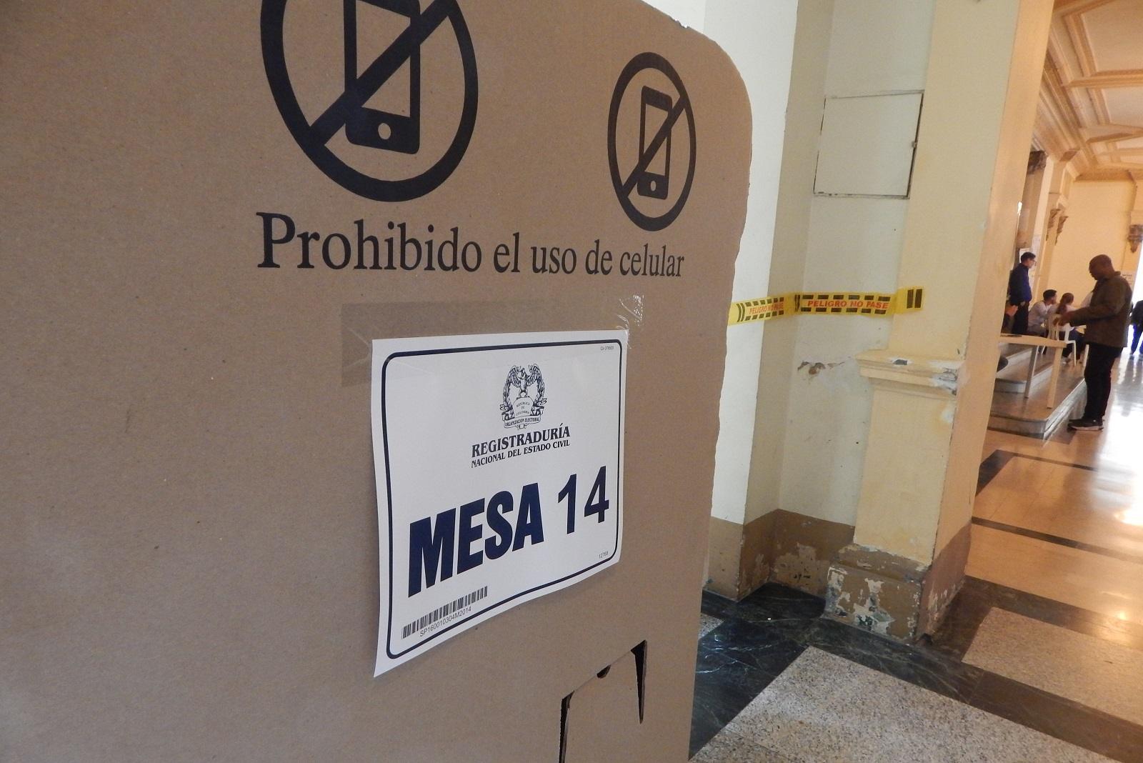 De la Espriella and Cepeda Lead Colombia’s Presidential Vote Count