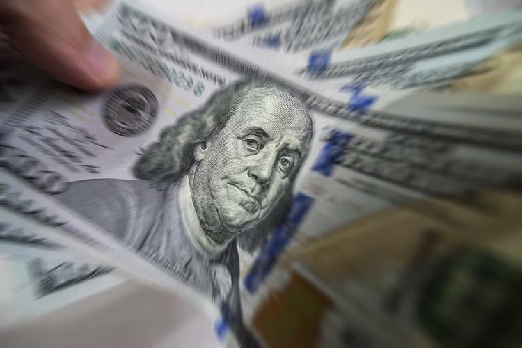 Dólar abre em alta, mesmo após anúncio do Tesouro americano e de olho no petróleo