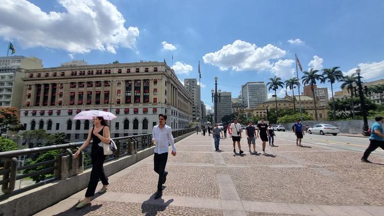 Onda de calor faz temperatura chegar a 34°C na capital e eleva risco de incêndios em SP