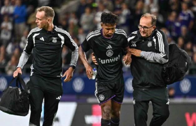 يومين بعد استدعائه للمنتخب المغربي.. نقل ابن الطيب للمستشفى إثر إصابة في الرأس