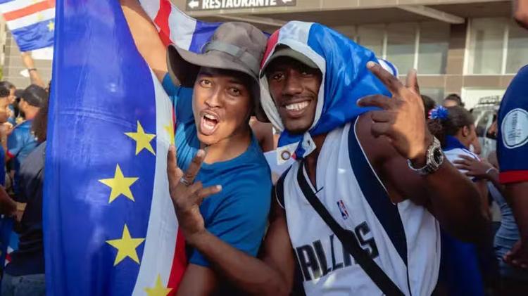 'Estamos juntos, Cabo Verde': o país que nasceu de um vulcão e incendeia a Copa do Mundo