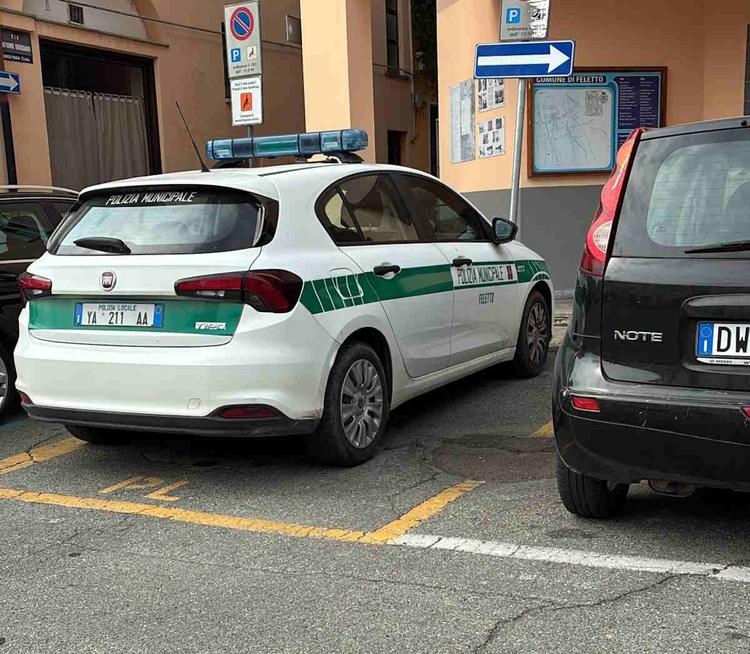 Feletto polizia locale a scuola