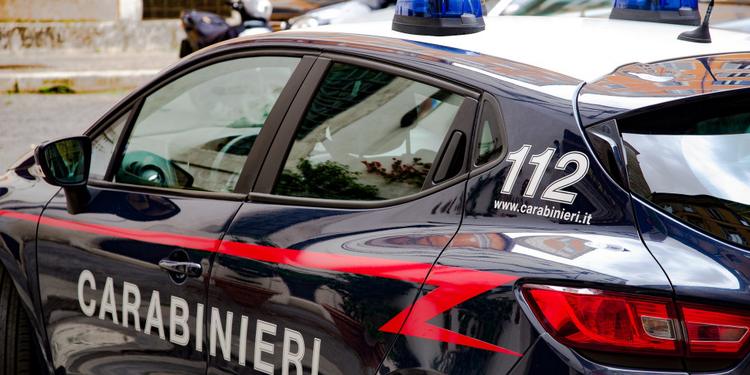 Fugge all’alt e investe un carabiniere durante l’inseguimento, arrestato un 18enne nel Palermitano