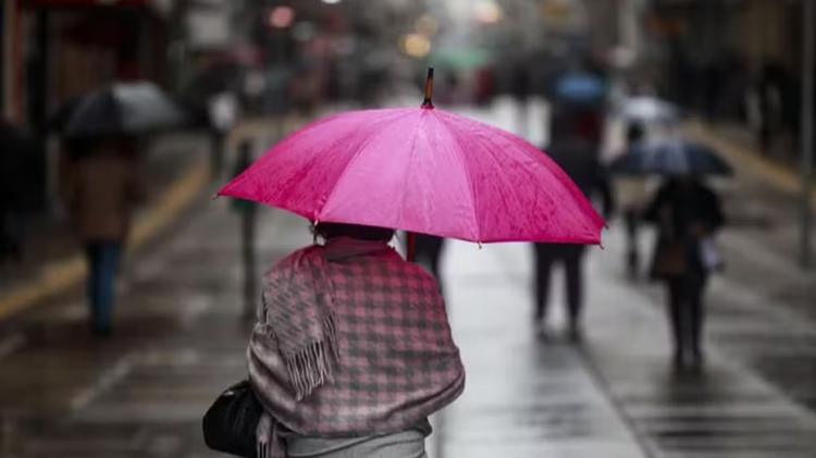 Frente fria avança e semana começa com chuva no RS; previsão do tempo indica queda nas temperaturas com mínima de 4°C