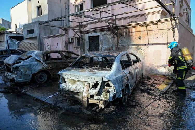EUA fazem nova onda de ataques ao Irã e Teerã atinge base no Bahrein; SIGA