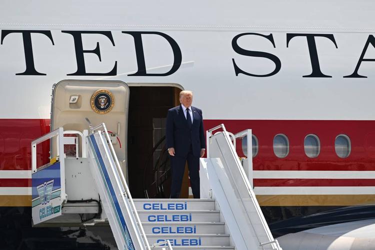 "Bersaglio numero uno dell’Iran". Perché Trump ha cambiato Air Force One dopo il vertice Nato