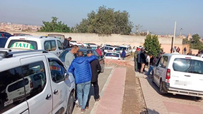 خط حافلات جديد بين مراكش والناظور يثير غضب مهنيي الطاكسيات الكبيرة ببني ملال
