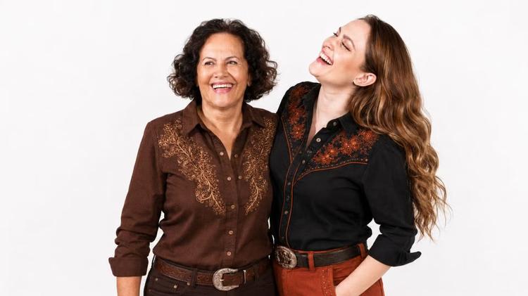 Avó realiza sonho de ser cantora ao regravar músicas com neta: 'Sonhos não têm idade'