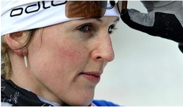 BIATHLON | PORTRAIT - Elle en est la première étonnée, et s'en excuse presque. L'ex-championne du monde de biathlon Sandrine Bailly reste très populaire. Portrait d'une sportive “entrepreneur”.