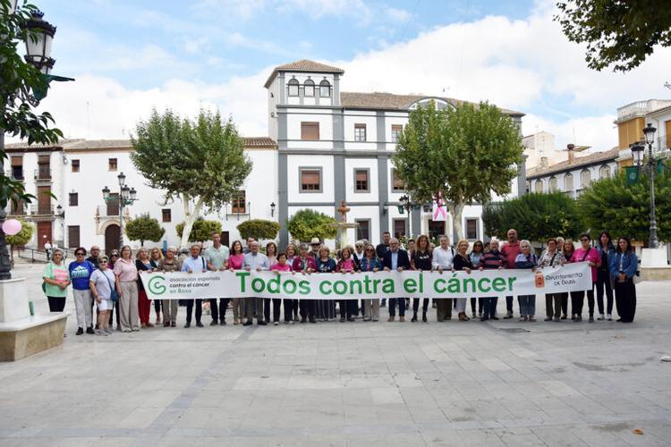 El Ayuntamiento de Baza acompaña de nuevo a la Junta Local de la AECC en la conmemoración del Día Mundial Contra el Cáncer de Mama
