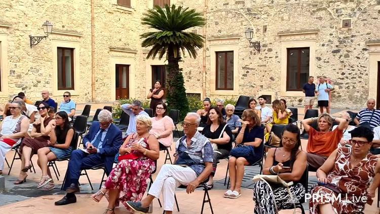 Musica e Parole... Esibizione Teatrale e Musicale a cura dei Laboratori Teatrali e Musicali del Centro San Paolo Militel...