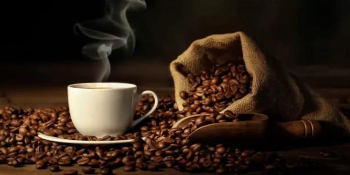 فنجان قهوة يومياً.. فوائد صحية تمتد من الكبد إلى الدماغ