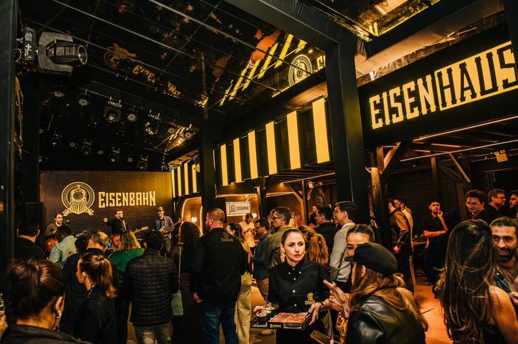 EisenHaus em Blumenau une chope, gastronomia e rock na cidade natal da Eisenbahn