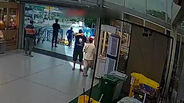 Policiais presos são flagrados passeando e até fazendo compras em Manaus; VÍDEO