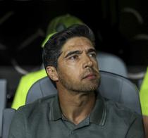Abel Ferreira é suspenso por dois jogos pelo STJD e desfalca Palmeiras no Brasileirão