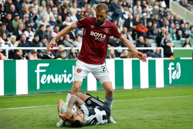 Former top referee rules on controversial Newcastle United v West Ham United incident