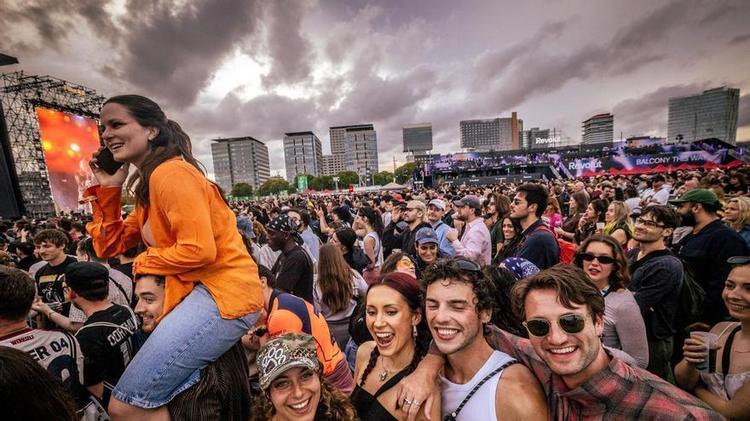 Water From Your Eyes hechizan con su laberinto sonoro en Primavera Sound
