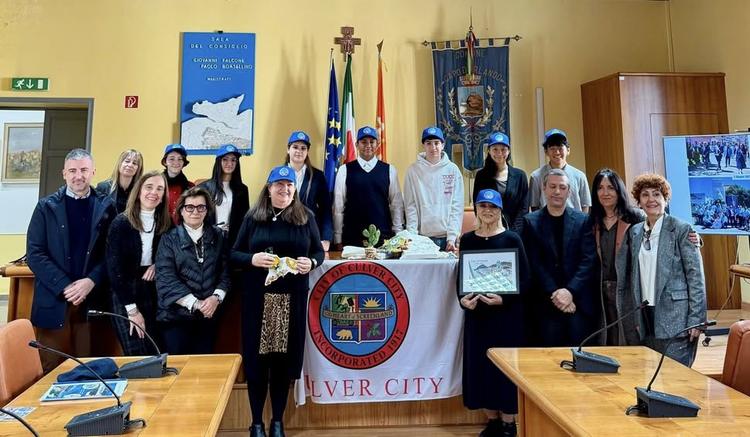 Nei giorni scorsi abbiamo ricevuto la visita al comune dei ragazzi  della Culver City High School, città californiana ge...