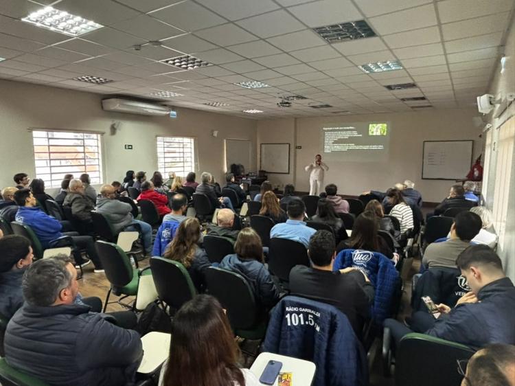 Encontro de Formação reúne profissionais da Rede Tua Rádio e Maisnova em Garibaldi