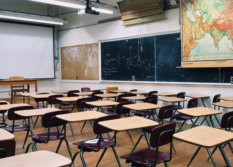 Secretário afasta direção de escola no PR após denúncia de câmeras escondidas em banheiro