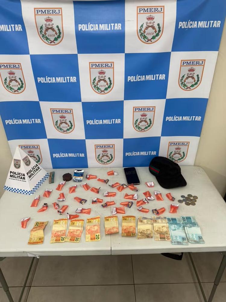 Adolescente é apreendido com drogas em Volta Redonda