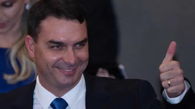 Flávio insiste que Trump trate CV e PCC como terroristas para tentar emparedar Lula na eleição