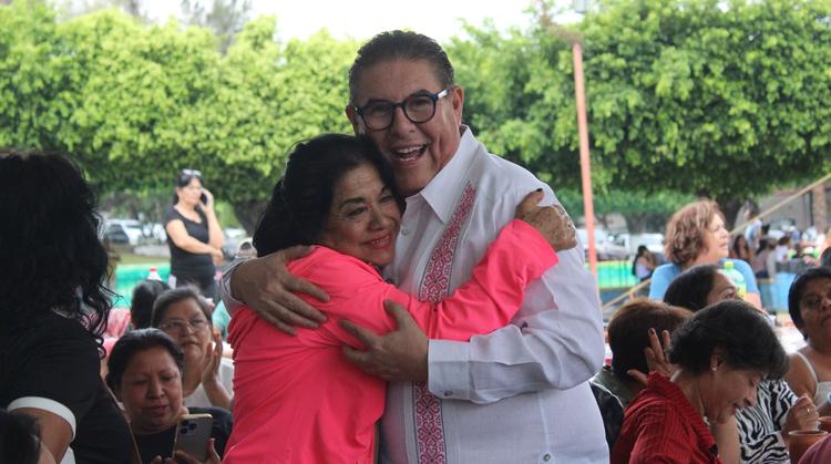 ¡Gran festejo! Víctor Mercado reconoce a madres de Cuernavaca