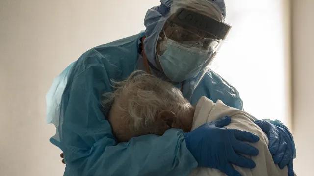 Pandemia de Covid causou 22,1 milhões de mortes, o triplo do registrado inicialmente, diz OMS
