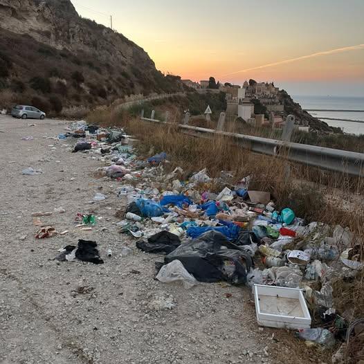 BONIFICA E PULIZIA LUNGO LA STRADA COMUNALE SANT’ANTONIO Nella mattinata odierna sono stati eseguiti interventi di bonif...