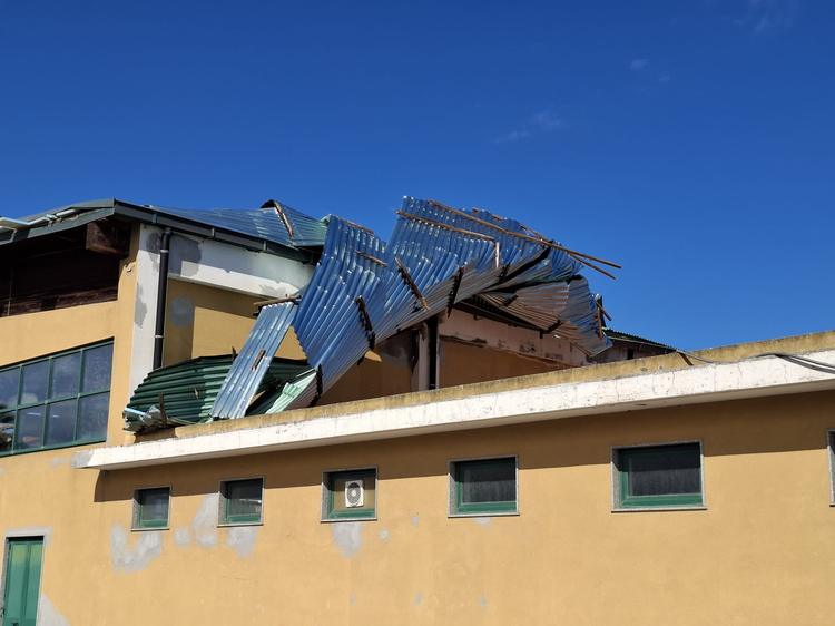 Milazzo, assegnati i lavori per il ripristino della copertura della piscina comunale