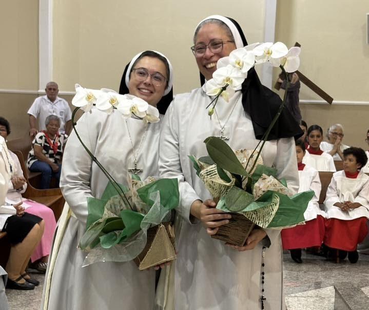 Renovação de votos das irmãs Gabriela da Cruz e Silmara de Jesus